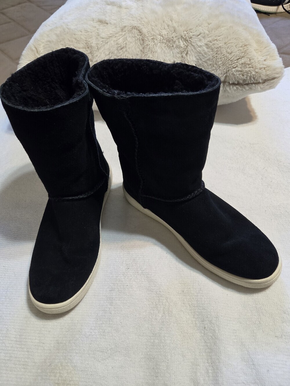 UGG Women's Black Suede Mid-Calf Boot with Cream Rubber Sole. Sz 8 - Picture 11 of 12